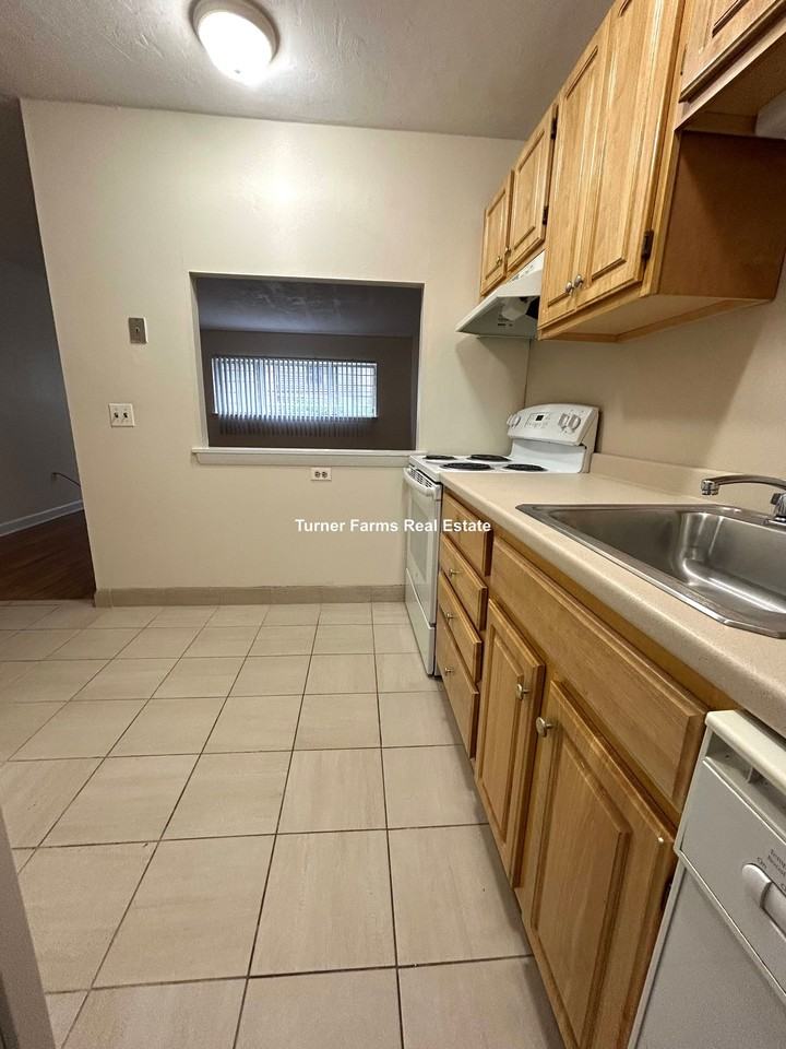 Gardner St #03B - Photo 6 of 12