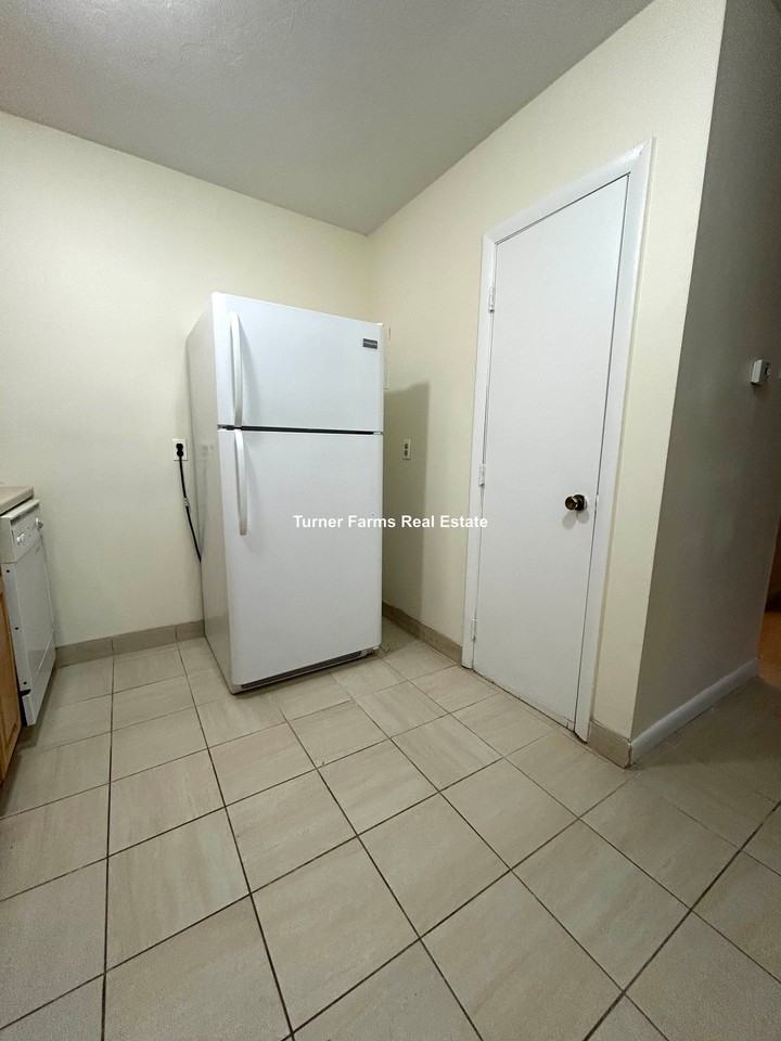 Gardner St #03B - Photo 7 of 12