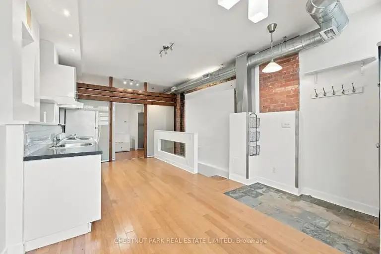 208 Greenwood Ave #1