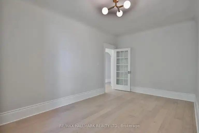 639 Broadview Ave - Photo 3 of 21