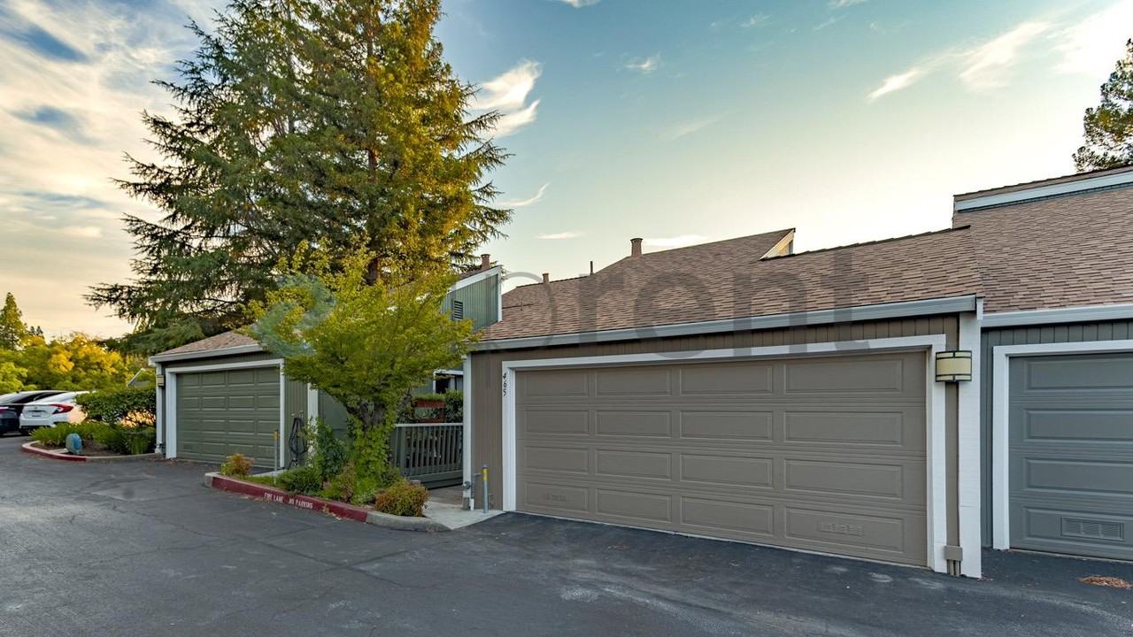 465 Camelback Rd - Photo 4 of 35