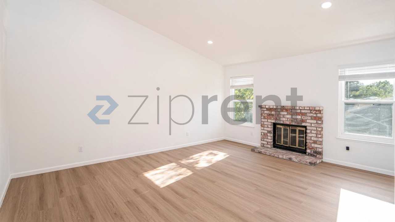 465 Camelback Rd - Photo 5 of 35