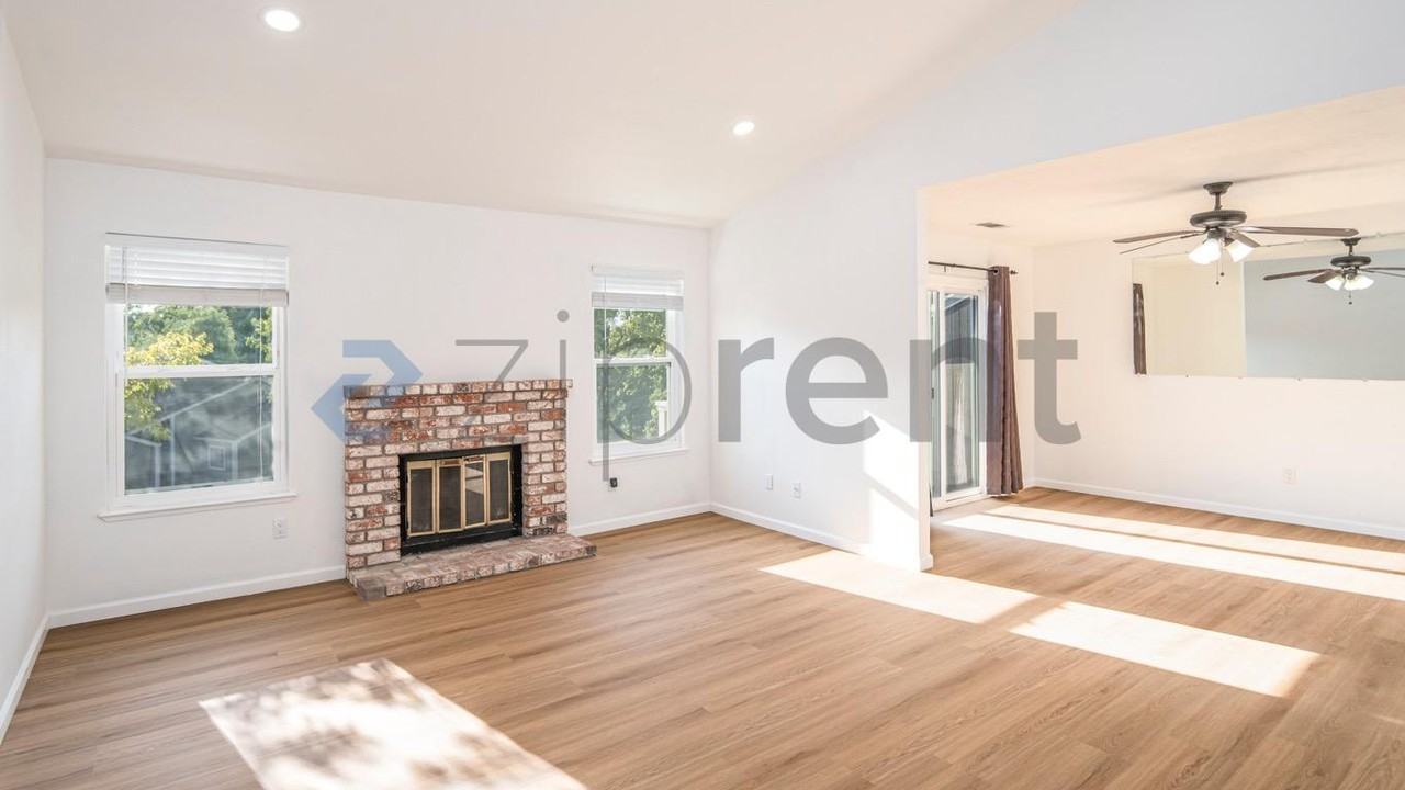 465 Camelback Rd - Photo 6 of 35