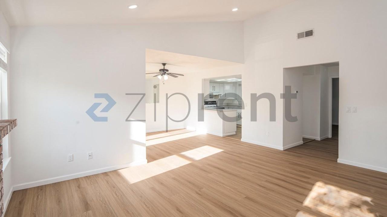 465 Camelback Rd - Photo 7 of 35