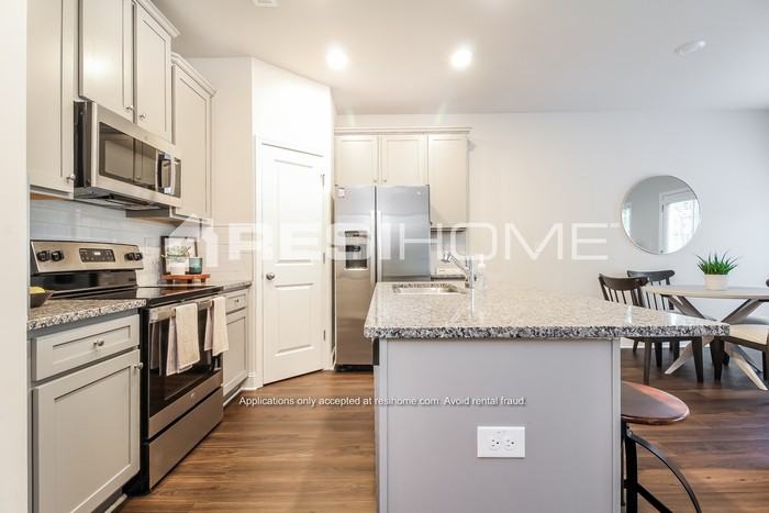 1300 Simmons Ridge Ln - Photo 3 of 18