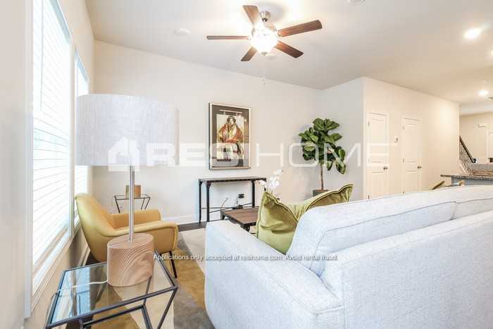 1300 Simmons Ridge Ln - Photo 6 of 18