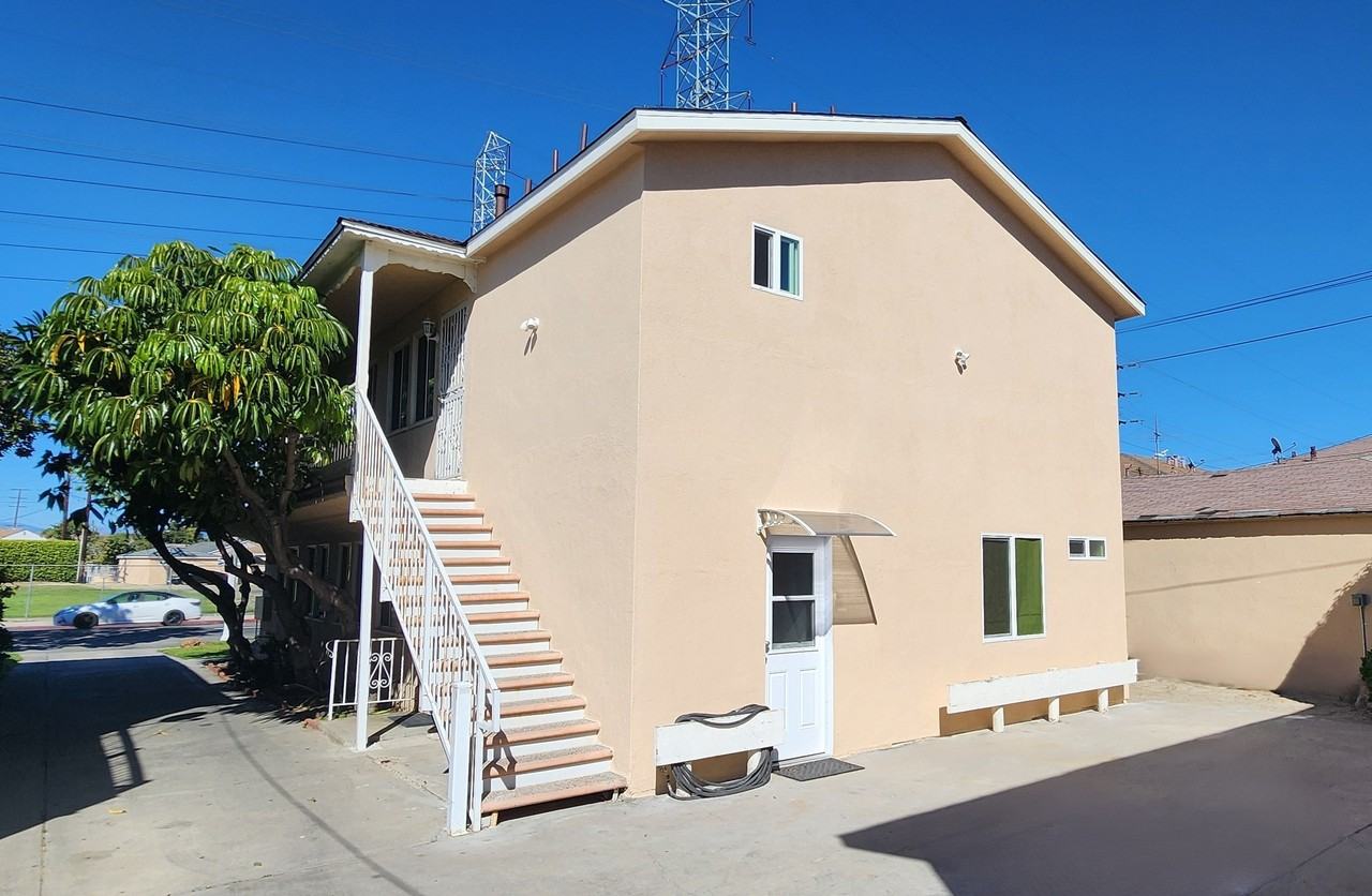 2574 Southern Avenue #B - Photo 2 of 21