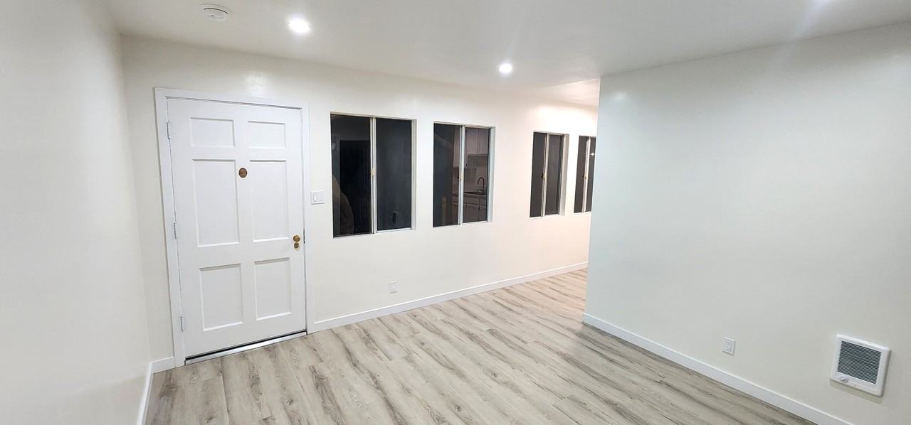 2574 Southern Avenue #B - Photo 5 of 21
