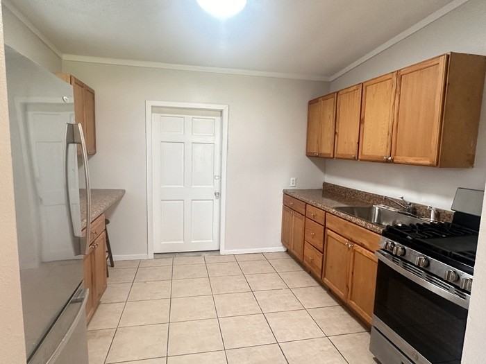 420 Lakeview Ave - Photo 3 of 19