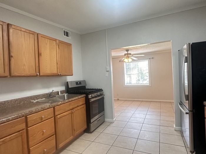 420 Lakeview Ave - Photo 5 of 19