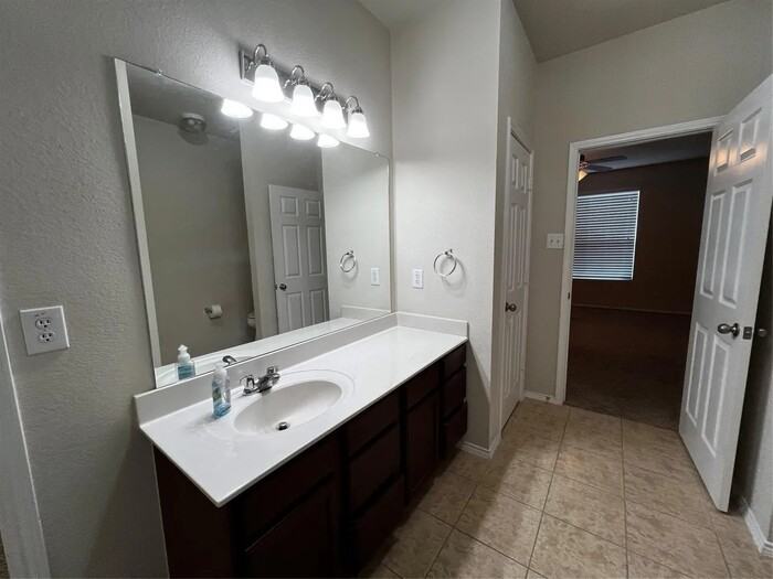 1617 Totem Pole Way - Photo 2 of 6