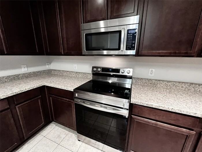 1617 Totem Pole Way - Photo 3 of 6