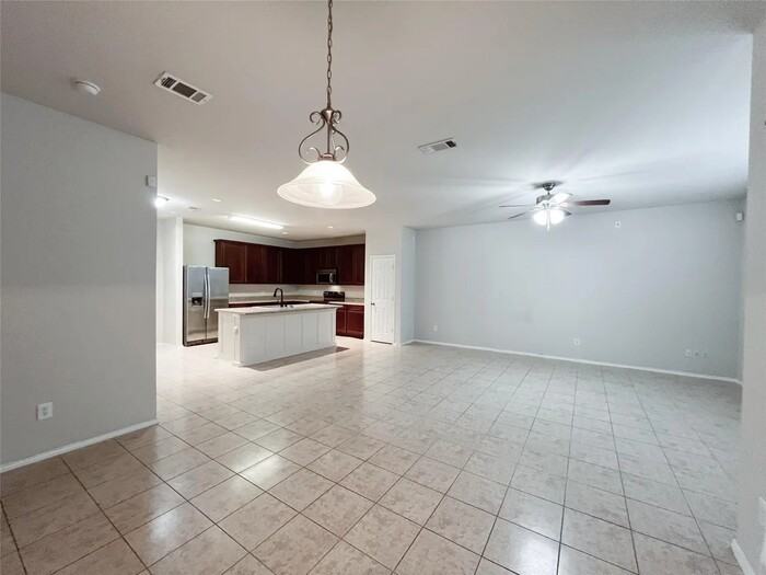 1617 Totem Pole Way - Photo 4 of 6