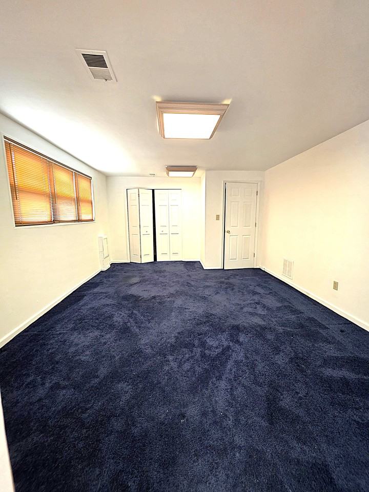 12106 Hunters Lane - Photo 4 of 10