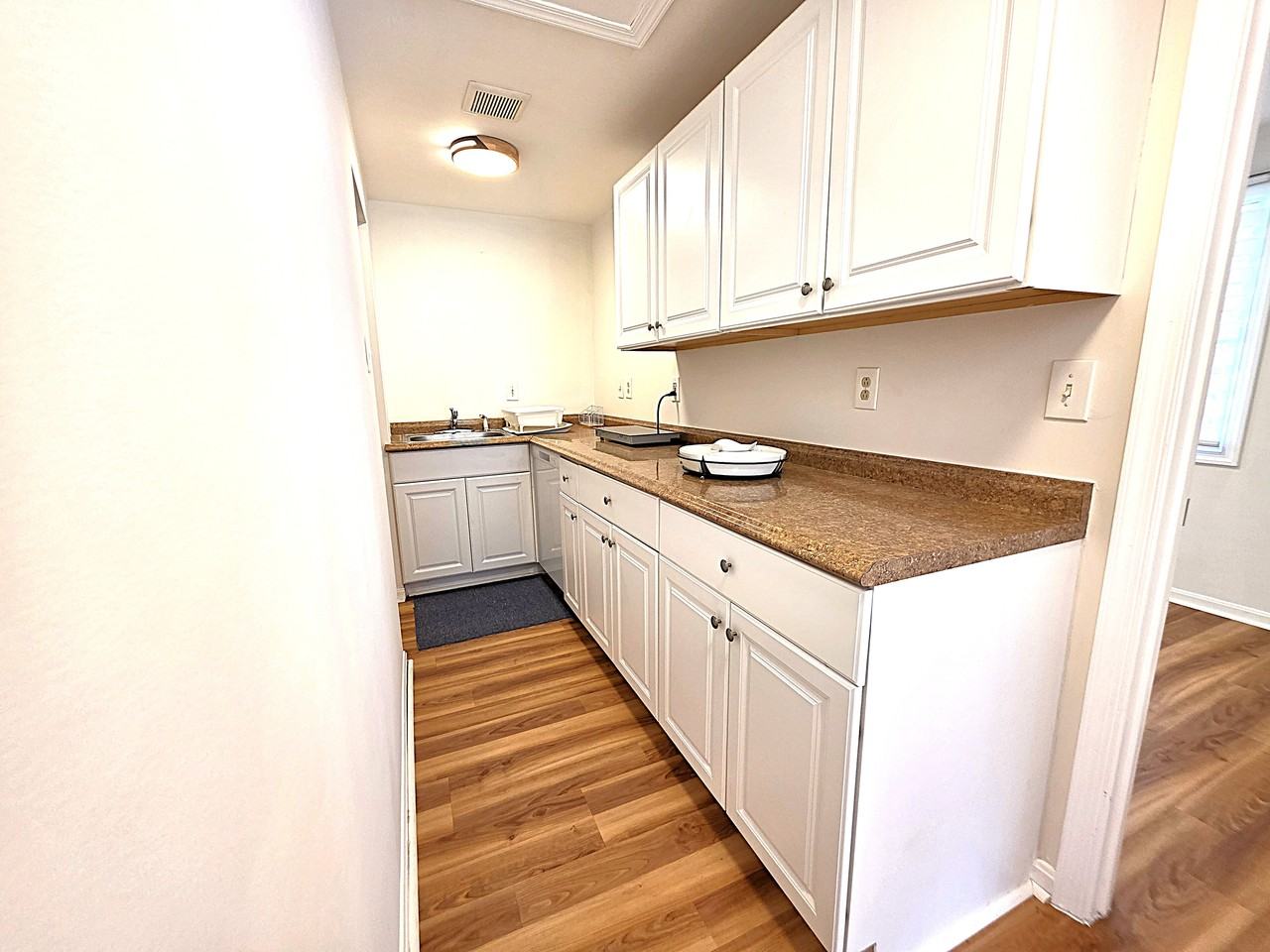 12106 Hunters Lane - Photo 7 of 10