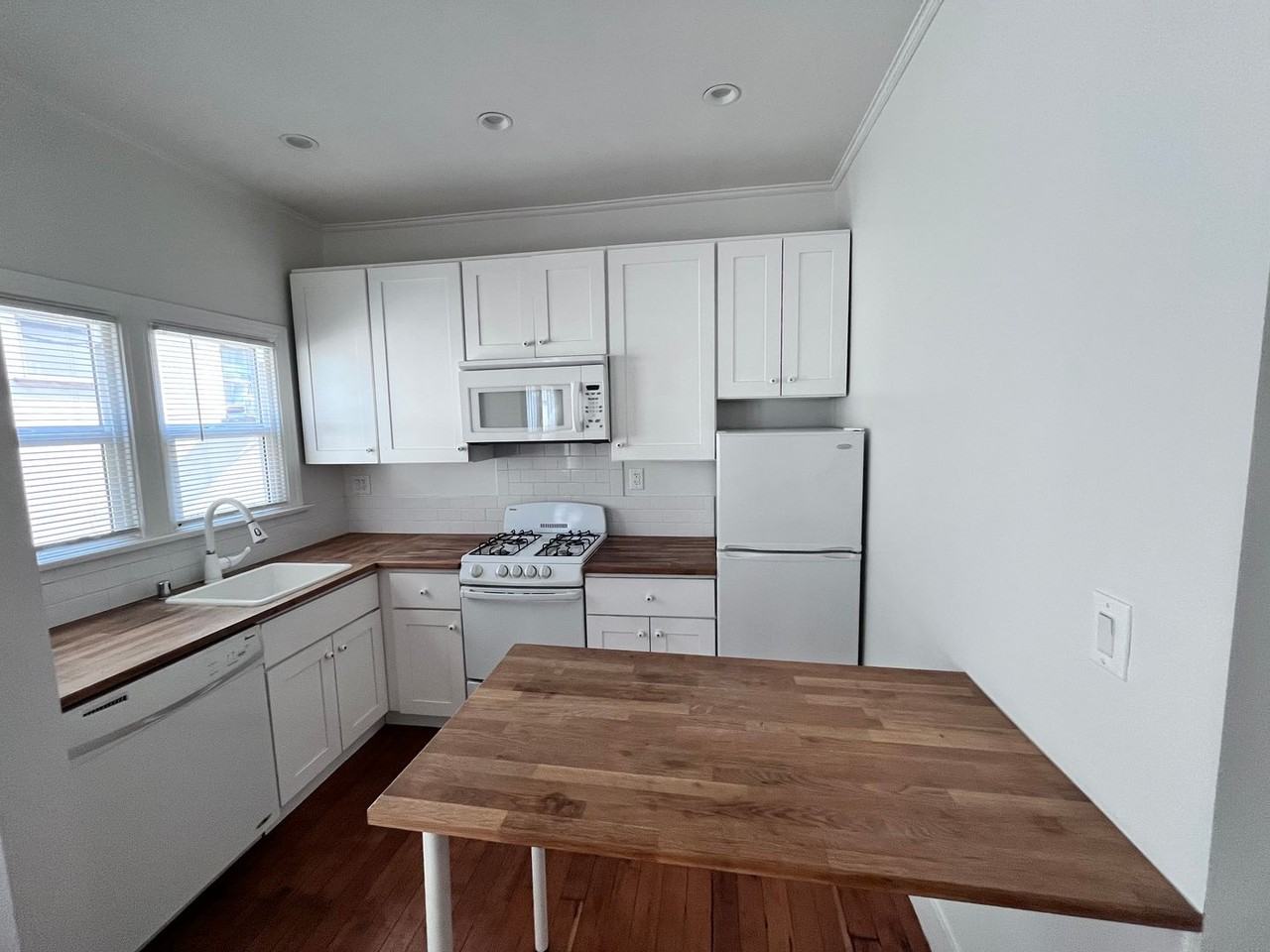 2050 Dracena Dr. - Photo 4 of 4