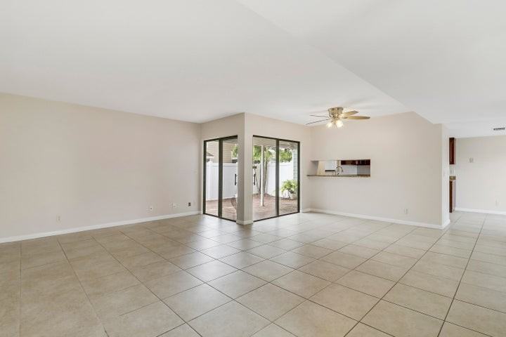 202 Lakewood Drive - Photo 2 of 8
