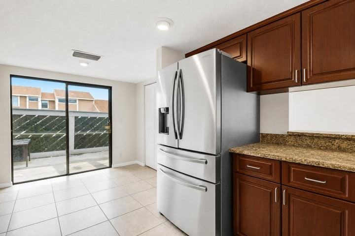 202 Lakewood Drive - Photo 6 of 8