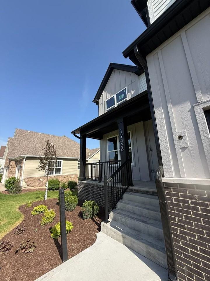 12428 Limerick Ln - Photo 3 of 20