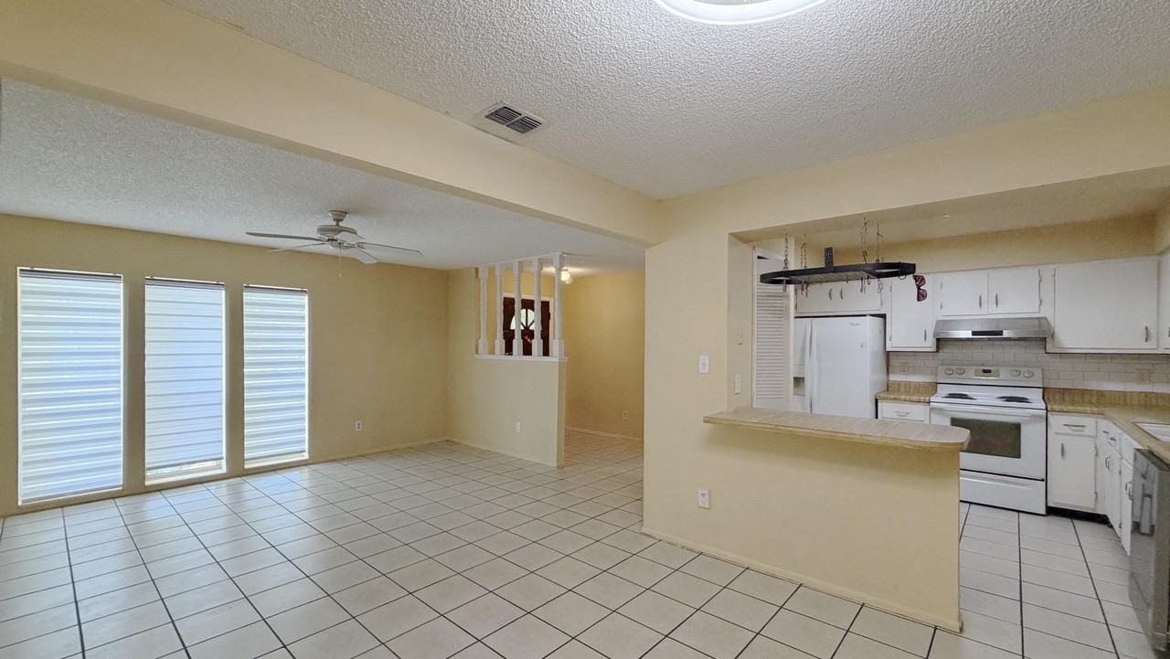 889 Hendry Dr #1 - Photo 4 of 12