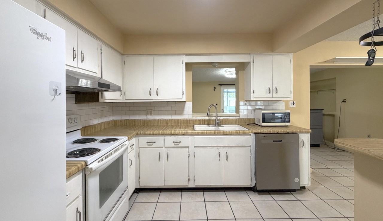 889 Hendry Dr #1 - Photo 6 of 12