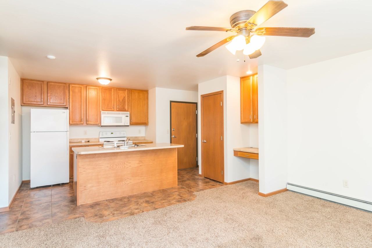 415 Honeysuckle Dr #109 - Photo 4 of 7
