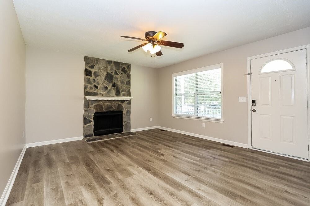 386 Park Ct E - Photo 5 of 17