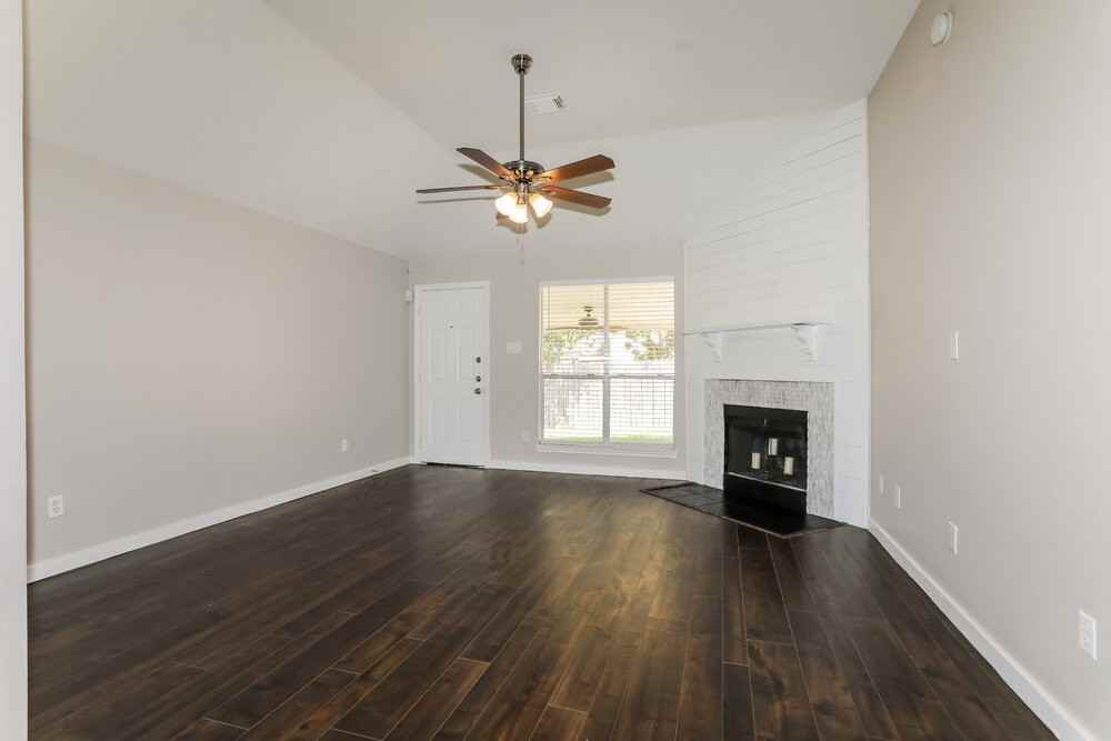 311 Lake View Dr - Photo 3 of 16