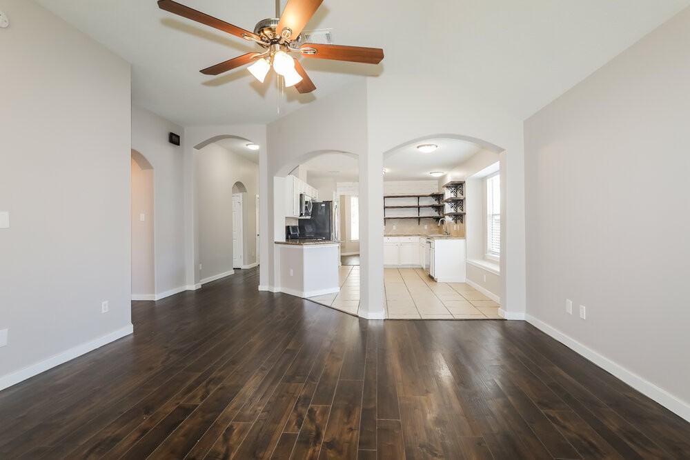 311 Lake View Dr - Photo 4 of 16