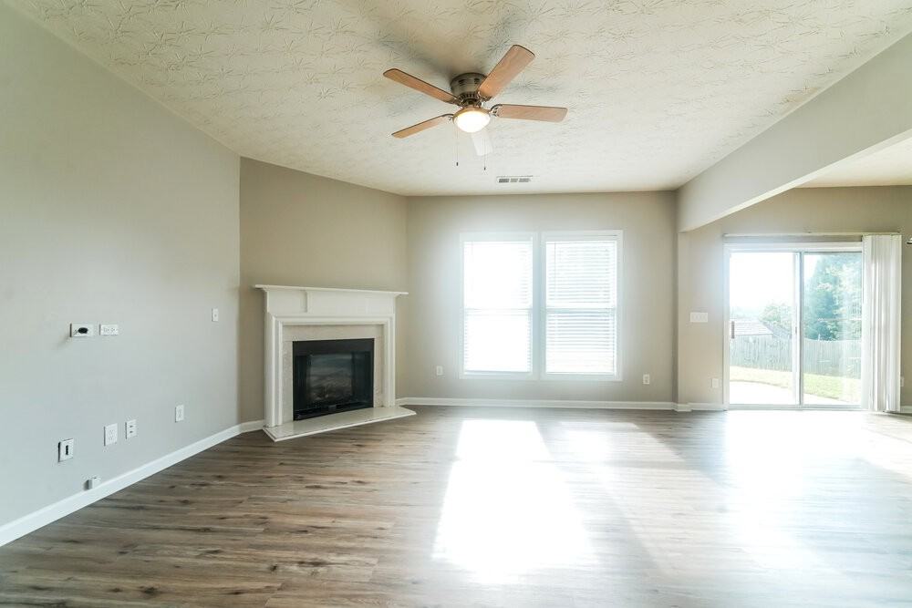 216 Winterbury Dr - Photo 6 of 17