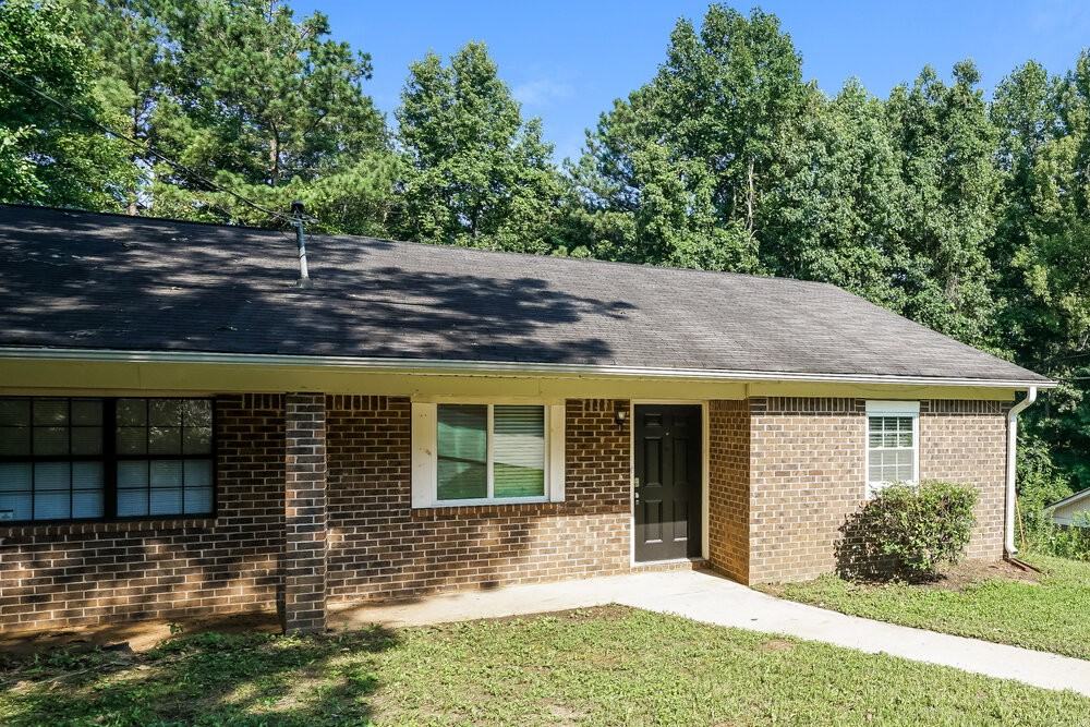 8373 Warren Dr - Photo 3 of 16