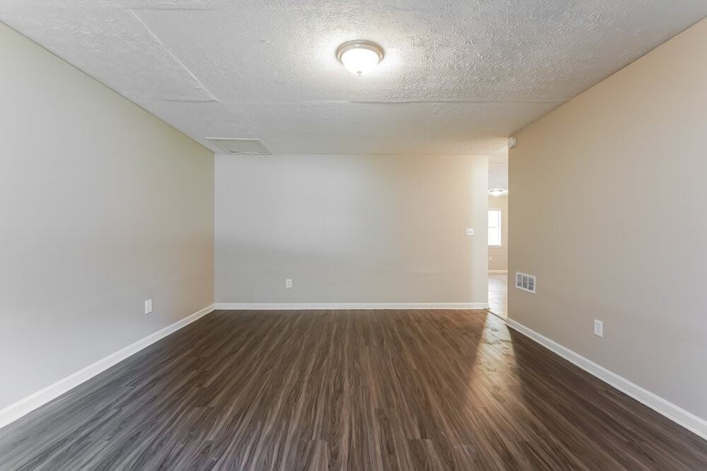 8373 Warren Dr - Photo 4 of 16
