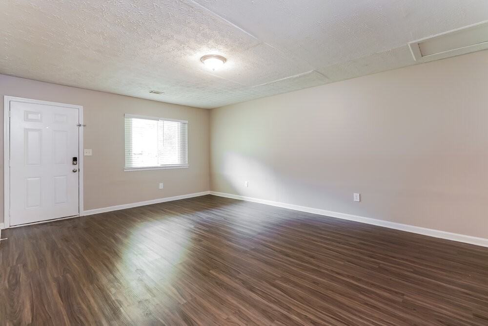 8373 Warren Dr - Photo 5 of 16