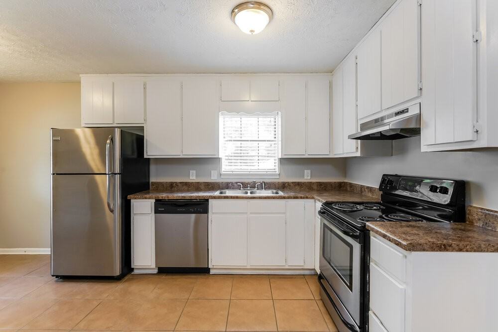 8373 Warren Dr - Photo 7 of 16