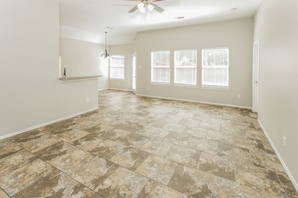 11927 Belle Ct - Photo 3 of 16