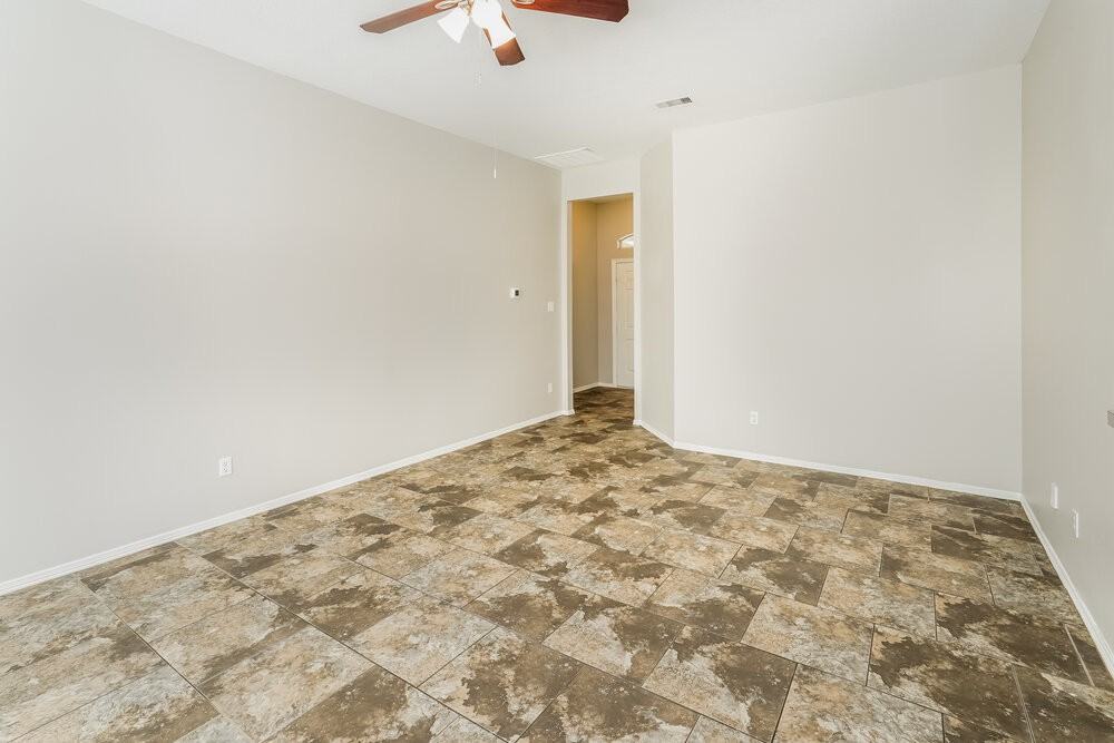 11927 Belle Ct - Photo 4 of 16