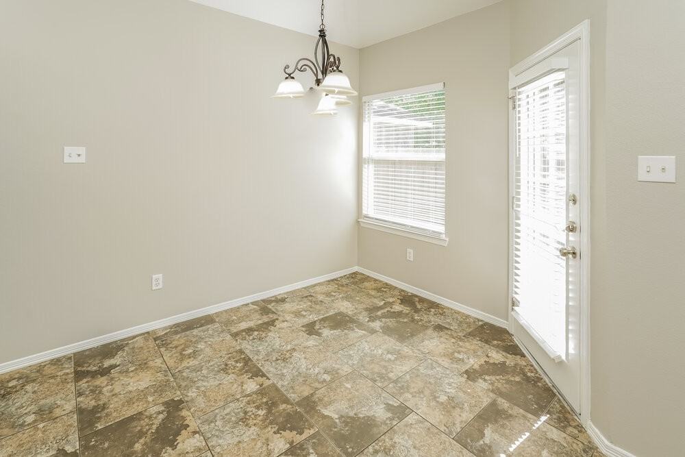 11927 Belle Ct - Photo 6 of 16
