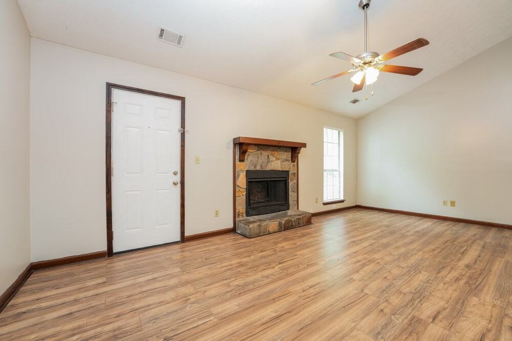 116 Adrian Dr - Photo 3 of 16