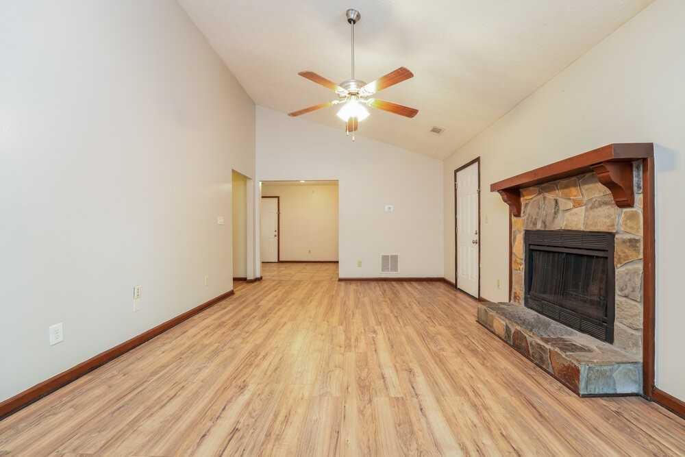 116 Adrian Dr - Photo 4 of 16