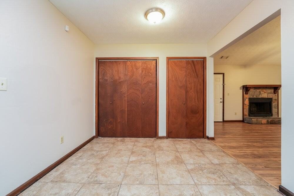 116 Adrian Dr - Photo 5 of 16