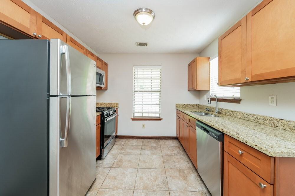 116 Adrian Dr - Photo 6 of 16