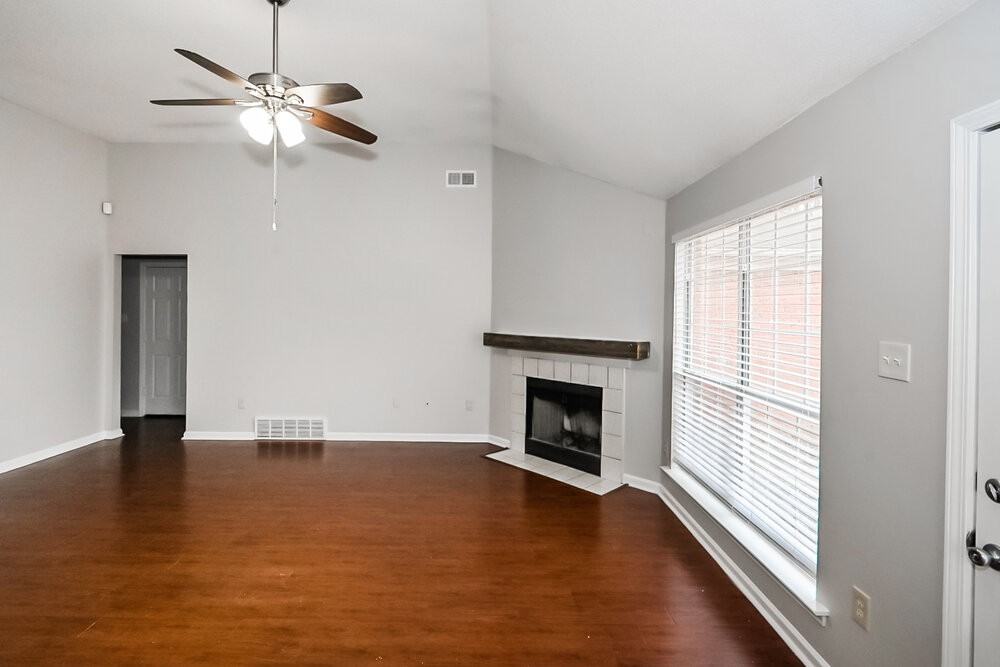 12829 Fox Bend Ln - Photo 5 of 17