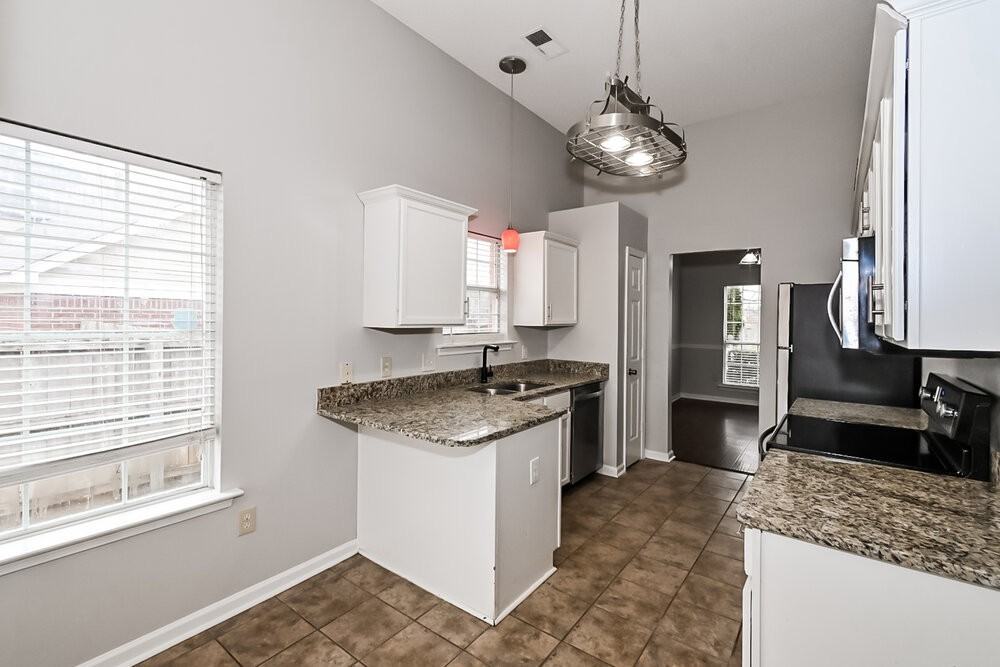 12829 Fox Bend Ln - Photo 7 of 17
