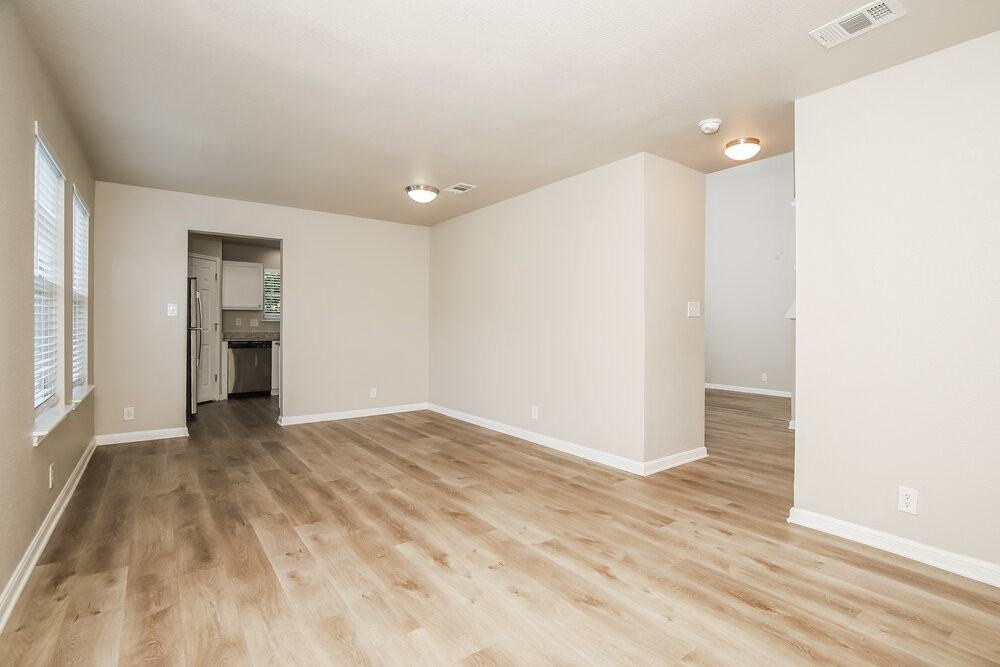 16039 Gino Park - Photo 7 of 17