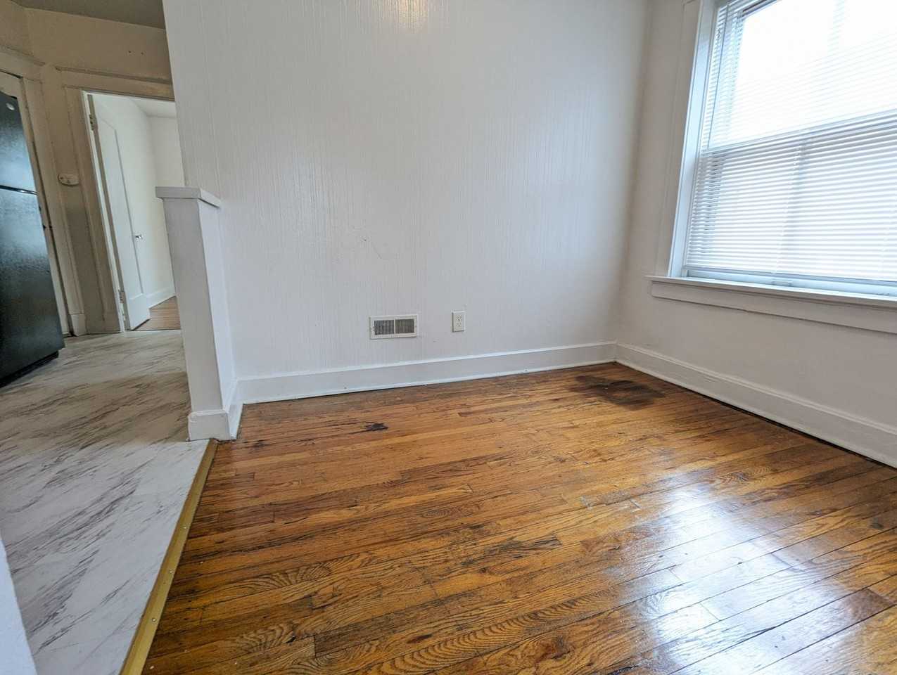 2152 Geyer Ave - Photo 4 of 15