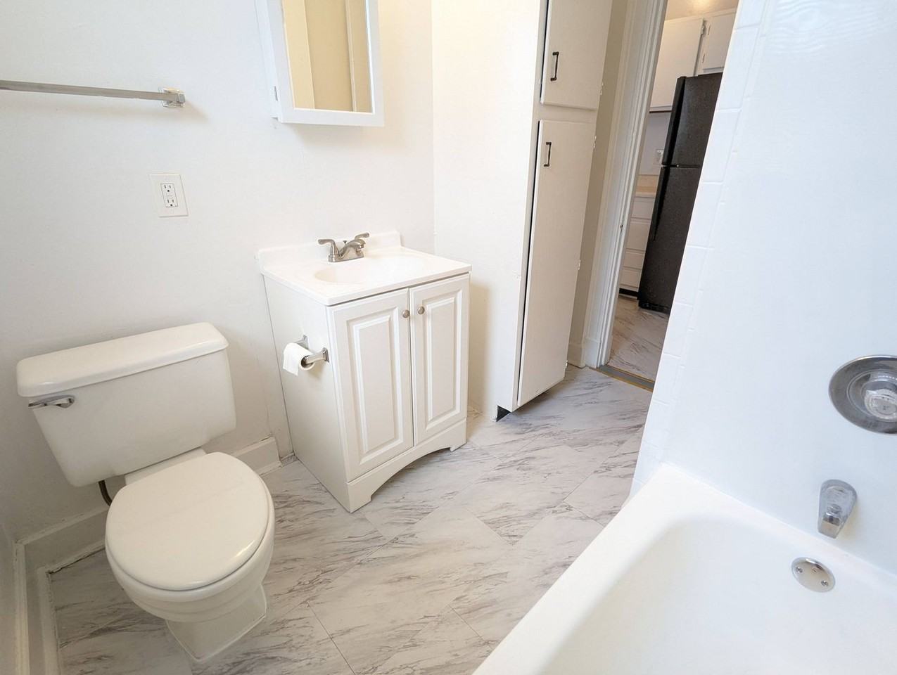 2152 Geyer Ave - Photo 5 of 15
