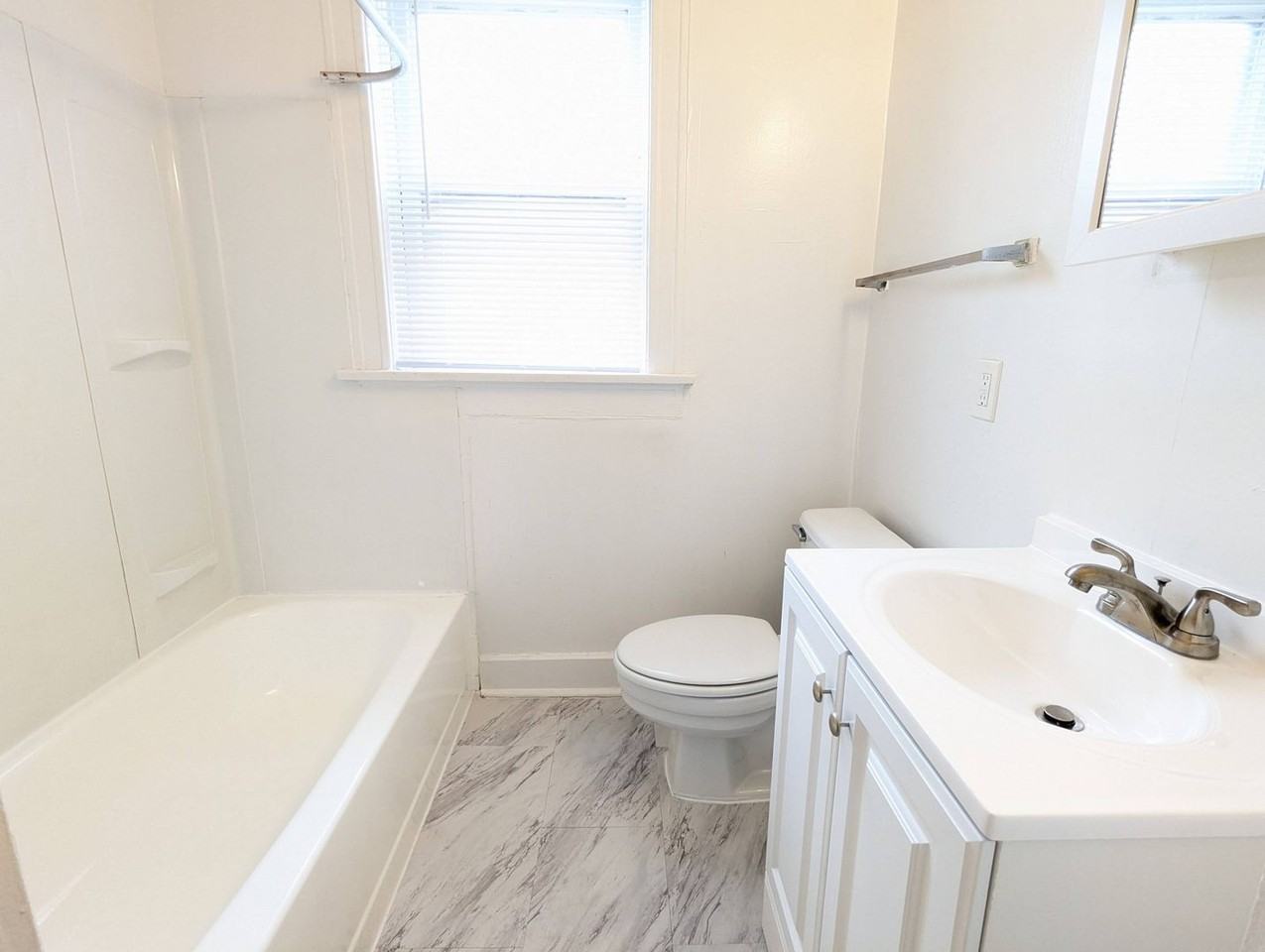 2152 Geyer Ave - Photo 6 of 15