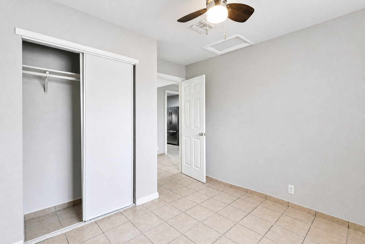 5206 West Ocotillo RoadUnit A #A - Photo 7 of 8