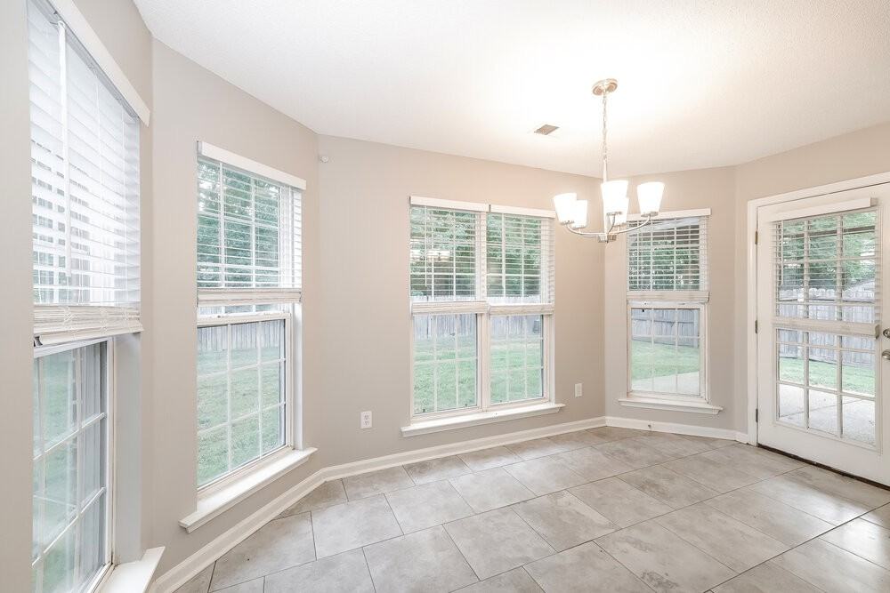5521 Milton Ridge Dr - Photo 6 of 17