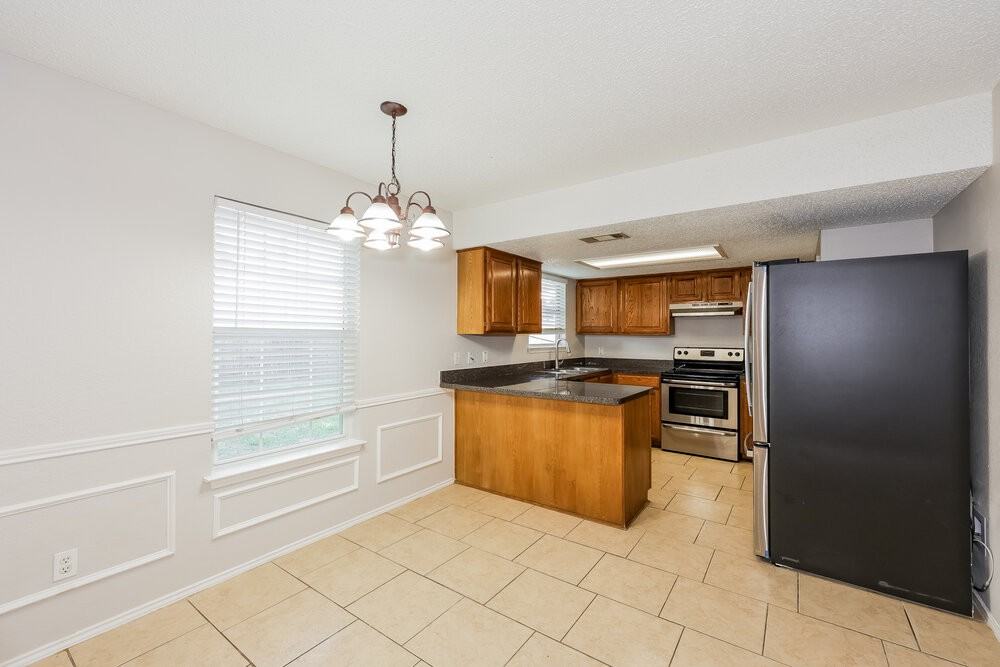 1104 Havenbrook Dr - Photo 6 of 16